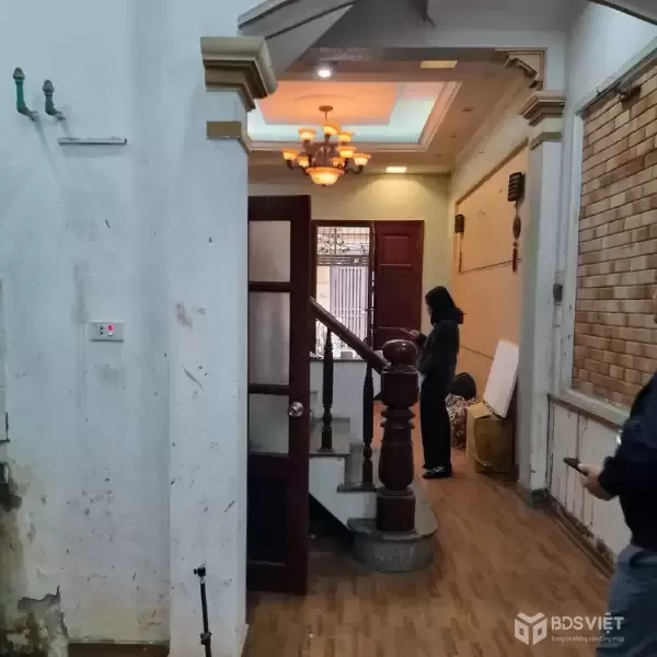 Bán Nhà Đường Láng 50m2. 5 tầng. mặt tiền 3.5m. giá 12.2 tỷ Đống Đa Hà Nội