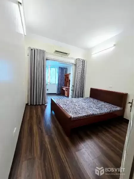 bán nhà tập thể nguyễn phong sắc cầu giấy DT 48/90m giá 5,55 tỷ ô tô đỗ cửa