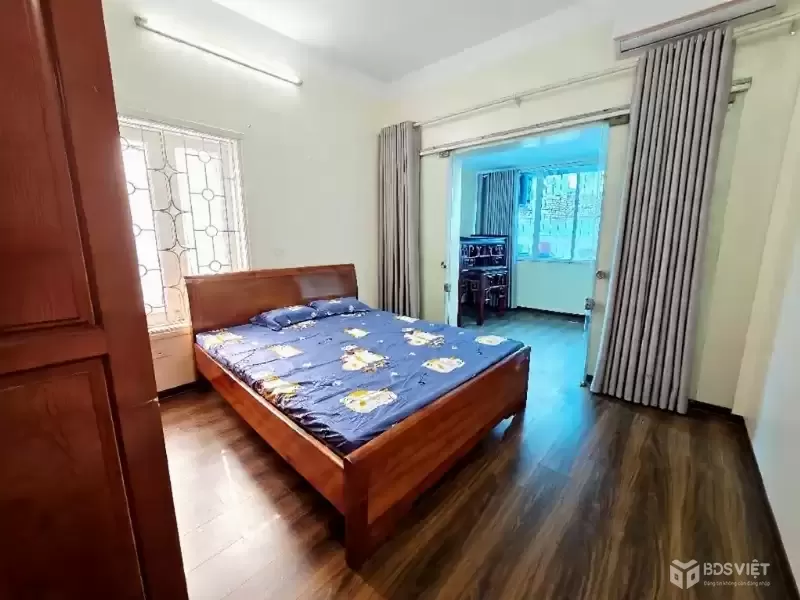 bán nhà tập thể nguyễn phong sắc cầu giấy DT 48/90m giá 5,55 tỷ ô tô đỗ cửa