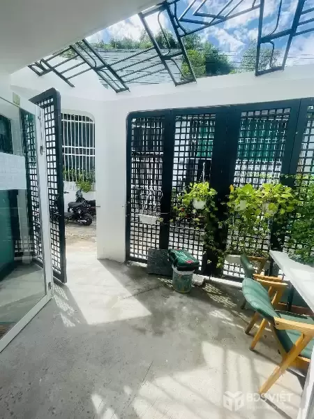 Bán nhà 2 lầu gần biển Hòn Chồng – ô tô 6m – Vĩnh Hải – giá 3,3 tỷ