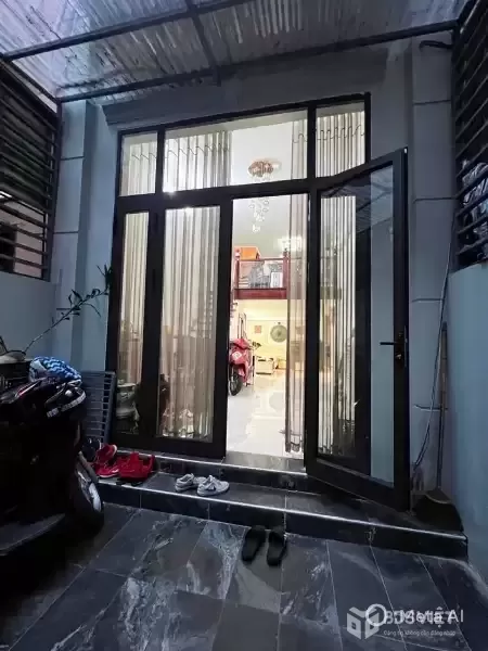 bán nhà thụy khuê 50m x 5 tầng 11,8 tỷ ngõ ba gác,sát hồ tây,nhà đẹp ở ngay