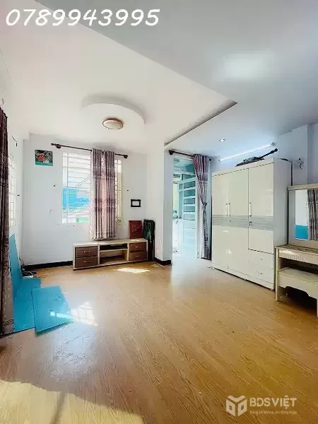 Bán nhà Tân Bình giáp Lạc Long quân, HXH kinh doanh 35m², mới, giá chỉ 4 tỷ 79