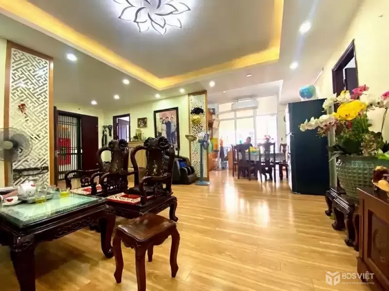 bán chung cư lạc long quân 102m 9,45 tỷ view hồ tây,ô tô đỗ ngày đêm