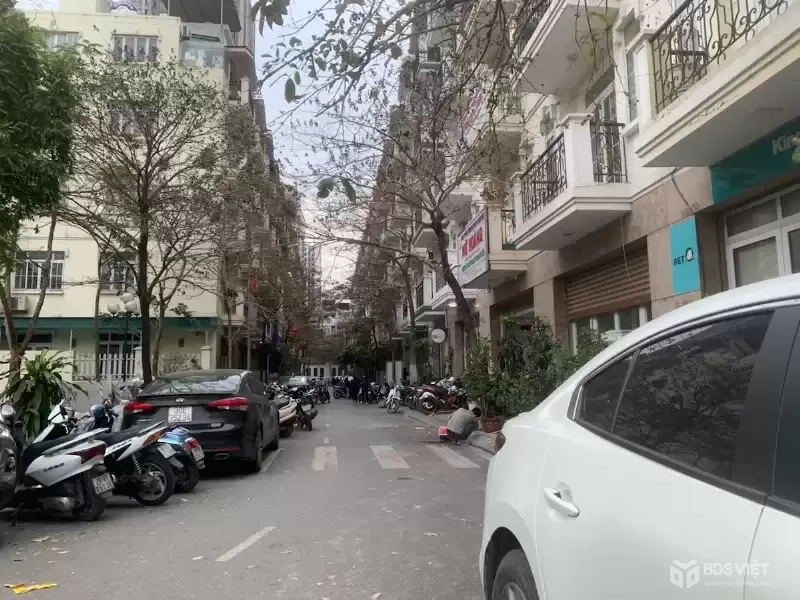 Bán Nhà BT Nguyễn Huy Tưởng. Thanh Xuân. Ô Tô. Vỉa Hè. DT 260m2. MT 13m. Giá 94.5 Tỷ