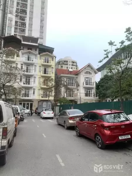 Bán Nhà BT Nguyễn Huy Tưởng. Thanh Xuân. Ô Tô. Vỉa Hè. DT 260m2. MT 13m. Giá 94.5 Tỷ