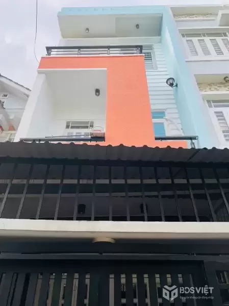 BÁN NHÀ MẶT TIỀN HẺM 1113 HUỲNH TẤN PHÁT, CÓ SÂN SAU THOANG MÁT