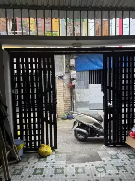 BÁN NHÀ MẶT TIỀN HẺM 1113 HUỲNH TẤN PHÁT, CÓ SÂN SAU THOANG MÁT