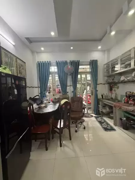 BÁN NHÀ MẶT TIỀN HẺM 1113 HUỲNH TẤN PHÁT, CÓ SÂN SAU THOANG MÁT