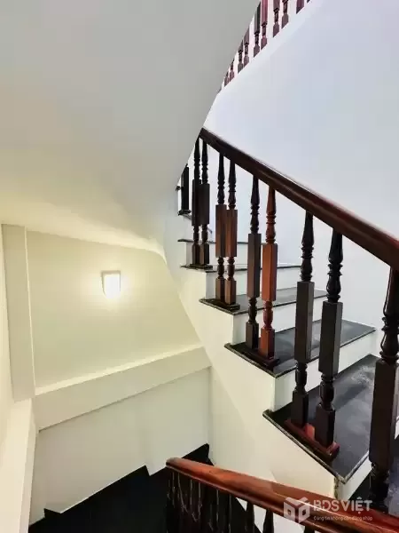 hoàng hoa thám 52m x5 tầng 12 tỷ lô góc,ngõ rộng 3m nở hậu ,gần ô tô tránh