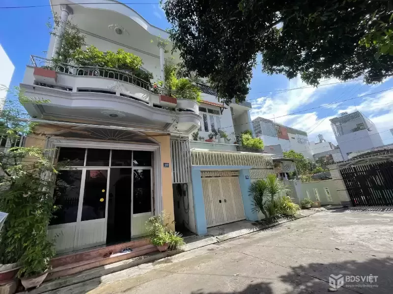 Bán đất tặng nhà gần vòng xoay Hoàng Diệu, cách biển 1km, DT 48m² ngang 5,2m, giá 5,7 tỷ