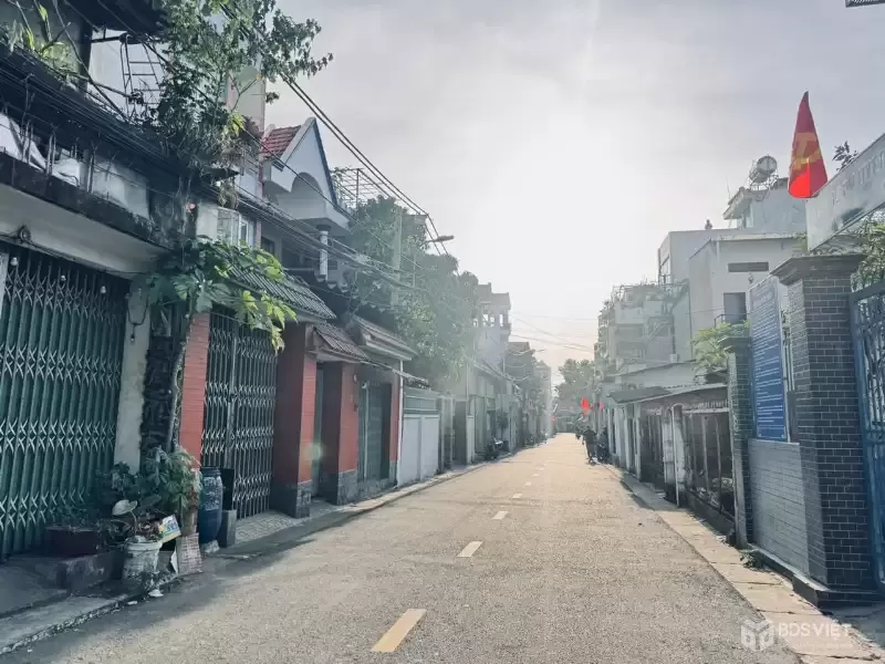 BÁN ĐẤT TẶNG NHÀ TRỌ BÌNH CHIỂU – TP THỦ ĐỨC  180M²  NGANG 7M  XE HƠI ĐỖ CỬA  GIÁ 10.8