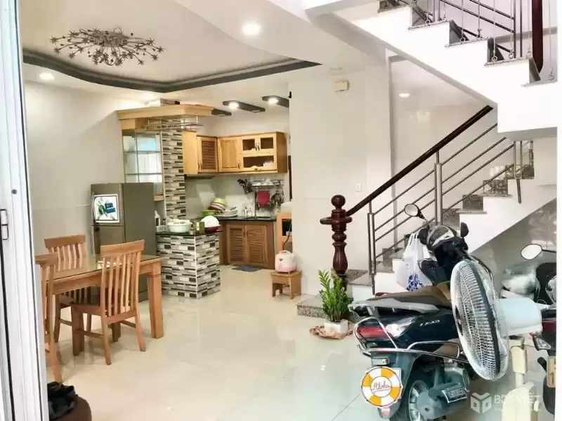 BÁN NHÀ CĂN SỐ 1 ĐƯỜNG XÓM CHIẾU,Cách hẻm xe hơi 10 bước chân, sát mặt tiền