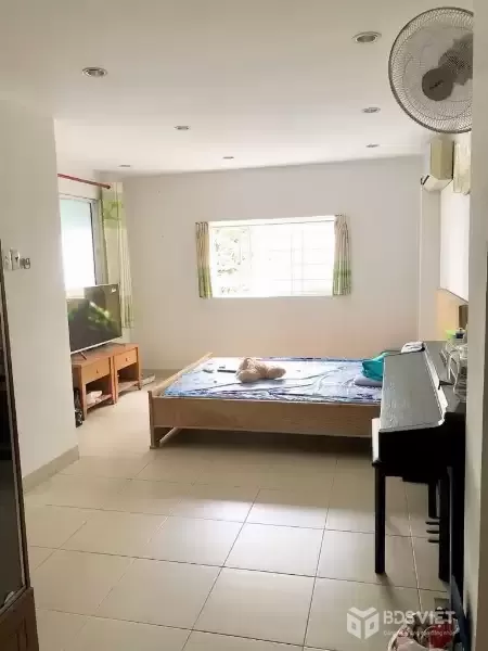 BÁN NHÀ CĂN SỐ 1 ĐƯỜNG XÓM CHIẾU,Cách hẻm xe hơi 10 bước chân, sát mặt tiền