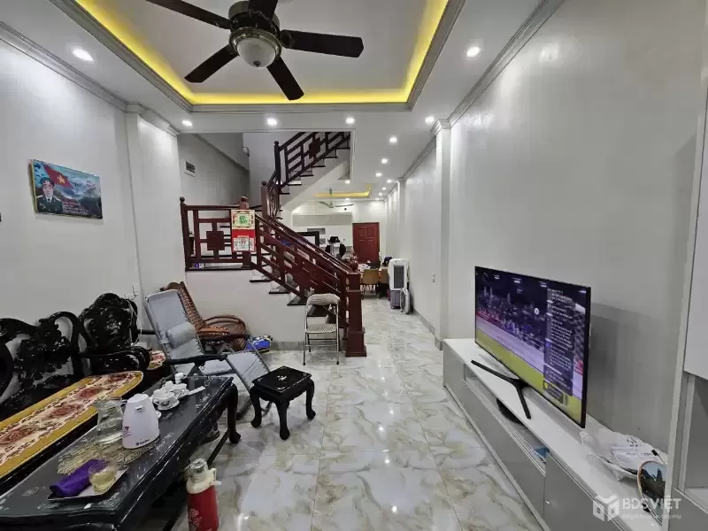 Bán nhà  giãn dân Khả Lễ 3 tầng làn 2 Nguyễn Quyền ngay cạnh vườn hoa