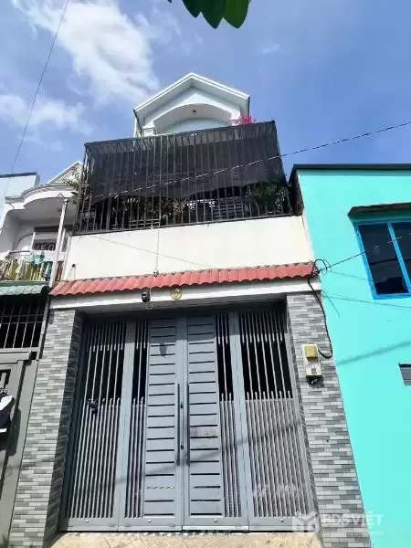 NHÀ 3 TẦNG LÃ XUÂN OAI - Ô TÔ ĐẬU CỬA - SÁT VINCOM Q9