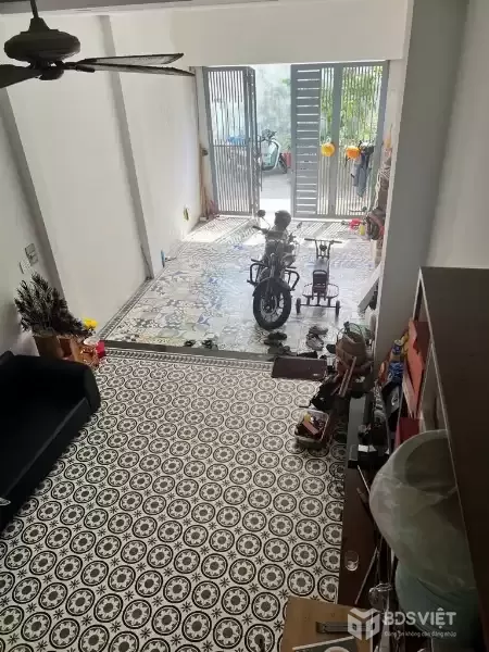 NHÀ 3 TẦNG LÃ XUÂN OAI - Ô TÔ ĐẬU CỬA - SÁT VINCOM Q9