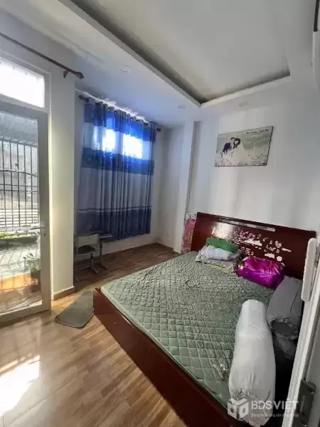 NHÀ 3 TẦNG LÃ XUÂN OAI - Ô TÔ ĐẬU CỬA - SÁT VINCOM Q9