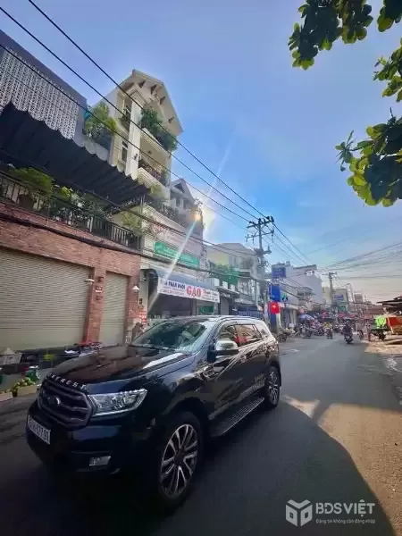 NHÀ 3 LẦU - Ô TÔ ĐÕ CỬA - NGAY KHA VẠN CÂN - F LIINH TRUNG