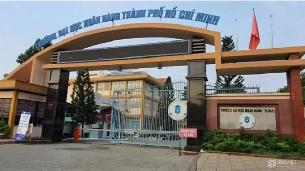 NHÀ 3 TẦNG - 4 PN - HẺM ÔTÔ - SÁT HOÀNG DIỆU 2 - ĐH NGÂN HÀNG