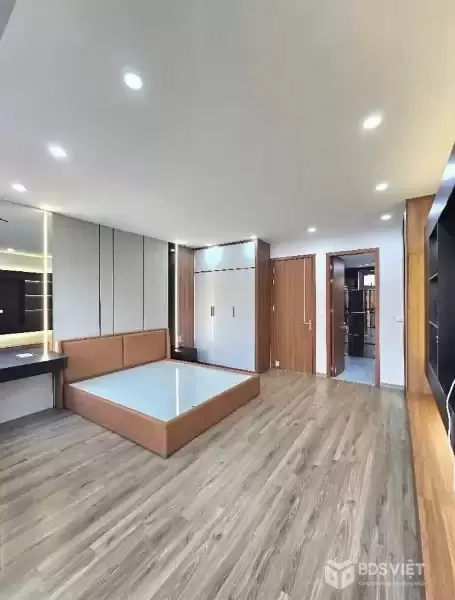 GIẢM SÂU 200TR – NHÀ NGÕ Ô TÔ PHỐ TÂY SƠN
6 TẦNG THANG MÁY – 39M² – 13.6 TỶ – THANH KHOẢN CAO