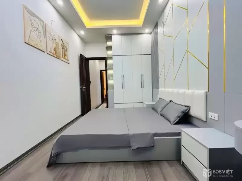 hoa bằng 32m x4 tầng 10,5 tỷ ô tô tránh đỗ cửa,2 thoáng,full nội thất,gần phố