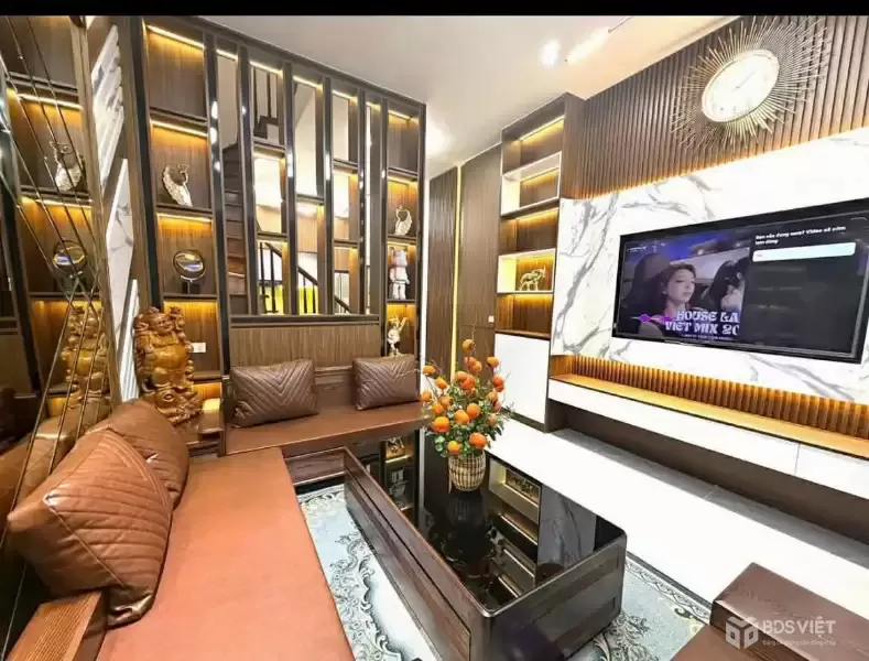 PHỐ TRƯỜNG CHINH , Ở Ngay, gần phố 43m, ,6T, Giá chỉ 9,5 tỷ 
 CHỦ HẠ GIÁ 500 TRIỆU  – cơ hội cực tốt cho nhà đầu tư.