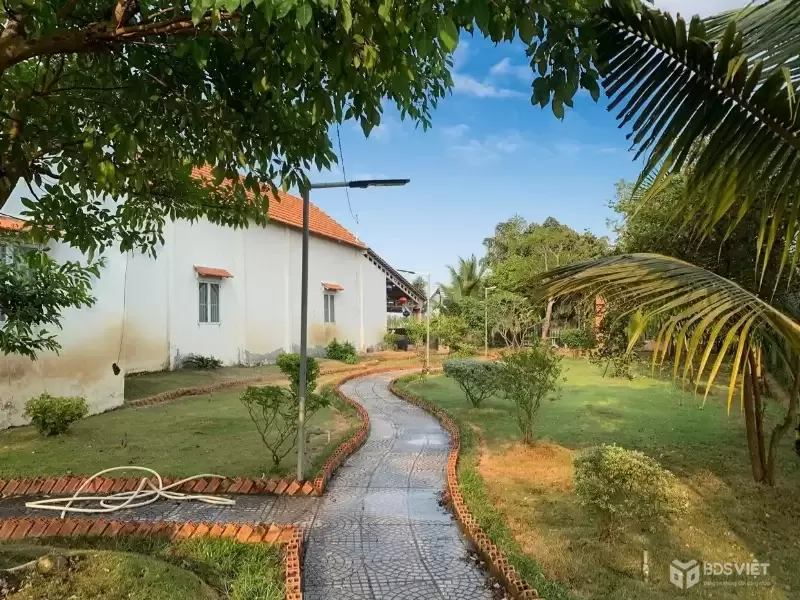 CẦN BÁN 1500M2 NHÀ VƯỜN VÀ ĐẤT THỔ CƯ HẺM XE HƠI