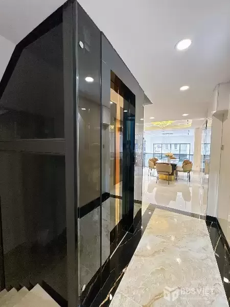 Bán nhà HXH 7 chỗ CMT8, Tân Bình gần CV Lê Thị Riêng, 6 tầng Thang Máy