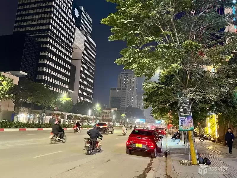 Bán Nhà Mặt Phố Nguyễn Chí Thanh. Đống Đa. Thang Máy. Ô Tô. Vỉa Hè. DT 112m2. Giá 67.5 Tỷ.