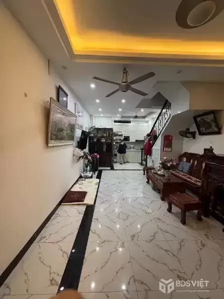 Bán Nhà Nguyễn Đình Hoàn. Cầu Giấy. DT 64m2. MT 4.5m. 3 Tầng. Giá 10.9 Tỷ.