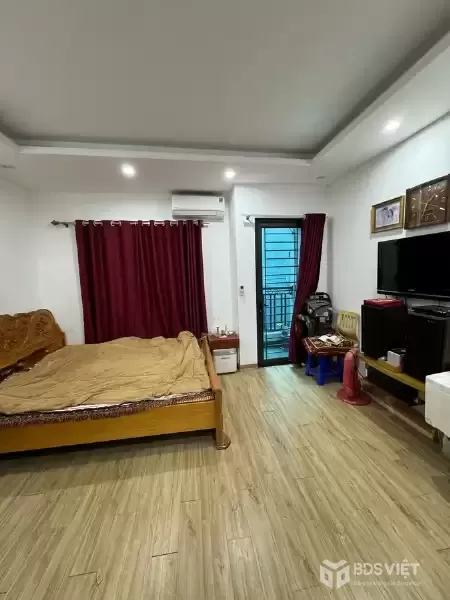 Bán Nhà Nguyễn Đình Hoàn. Cầu Giấy. DT 64m2. MT 4.5m. 3 Tầng. Giá 10.9 Tỷ.