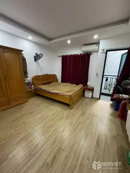 Bán Nhà Nguyễn Đình Hoàn. Cầu Giấy. DT 64m2. MT 4.5m. 3 Tầng. Giá 10.9 Tỷ.