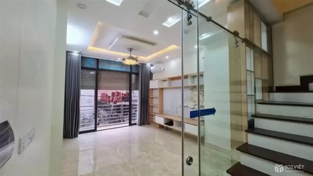 lạc long quân 35m x6 tầng 16,8 tỷ-ô tô tránh đỗ,ngõ thông,5p ra hồ tây