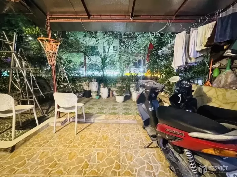 bán nhà tập thể nghĩa tân,tầng 2-DT 100m giá 5,95 tỷ