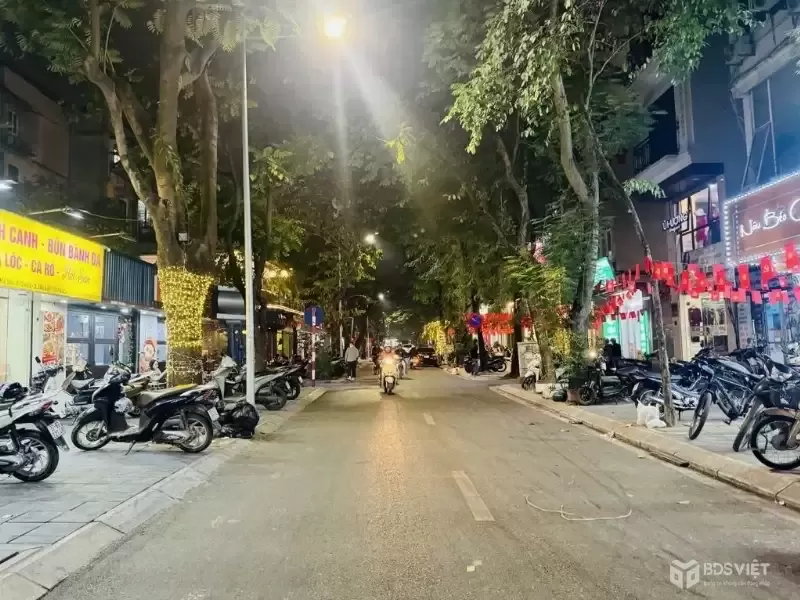 bán nhà tập thể nghĩa tân,tầng 2-DT 100m giá 5,95 tỷ