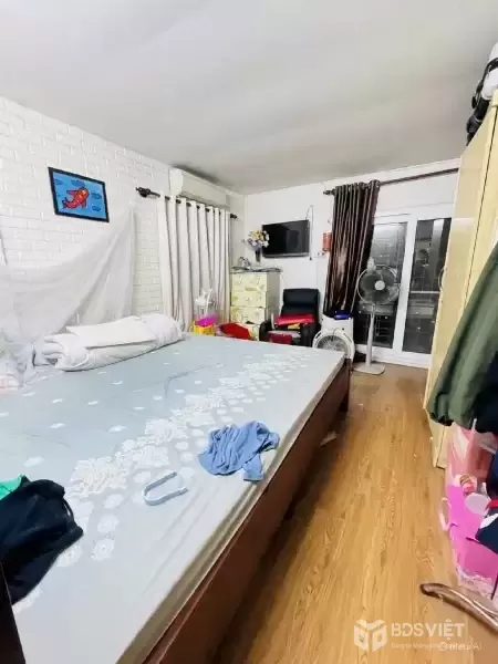 bán nhà tập thể nghĩa tân,tầng 2-DT 100m giá 5,95 tỷ