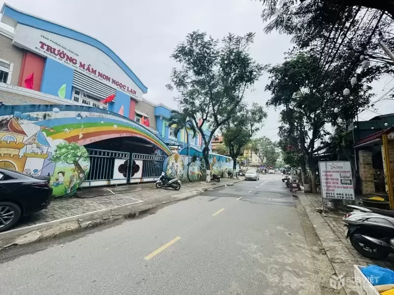 NGAY CHỢ NON NƯỚC - MẶT BẰNG KINH DOANH 2 TẦNG - DT 125m(5x 25) - CHỈ 6.X TỶ