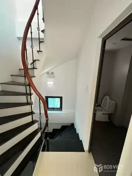 Bán Nhà Mặt Phố Nguyễn Ngọc Nại. Thanh Xuân. Thang Máy. Ô Tô. Vỉa Hè. DT 98m2. Giá 67.5 Tỷ.