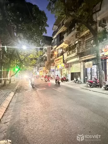 Bán Nhà Mặt Phố Nguyễn Ngọc Nại. Thanh Xuân. Thang Máy. Ô Tô. Vỉa Hè. DT 98m2. Giá 67.5 Tỷ.
