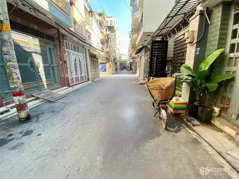 Bán nhà Phường 10 Tân Bình, sát Âu Cơ, 5x9, 3 phòng PN, có sân, giá chỉ 4 tỷ 25 TL