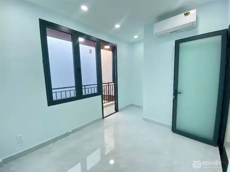 Bán nhà Phường 10 Tân Bình, sát Âu Cơ, 5x9, 3 phòng PN, có sân, giá chỉ 4 tỷ 25 TL