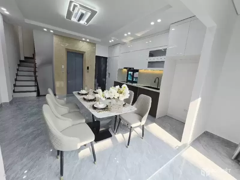 sơn tây ba đình 40m x6 tầng thang máy 13,5 tỷ lô góc,full nội thất