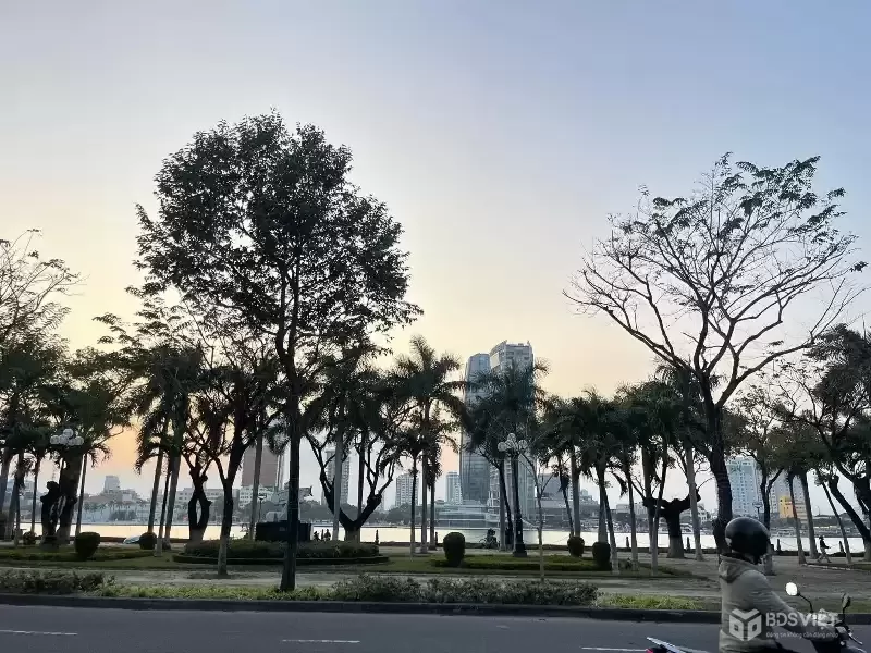 Bán mặt tiền Trần Hưng Đạo 250m2, ngang 10m, sát Cầu Sông Hàn, giá 85 tỷ