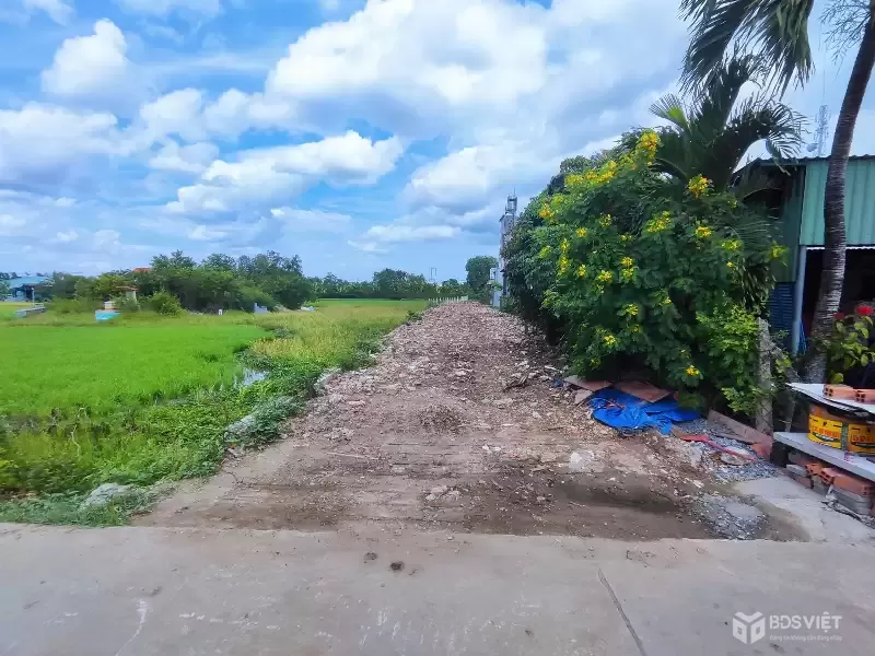 CẦN BÁN 2051M2 ĐẤT THỔ CƯ ĐƯỜNG XE TẢI TỚI ĐẤT