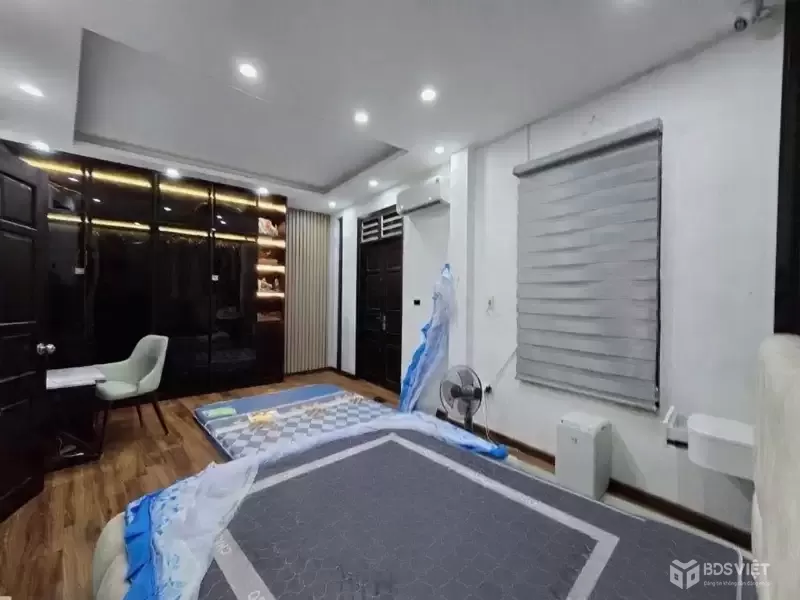 xuân thủy DT 37m x5 tầng 9,1 tỷ ngõ rộng 3m,thông các ngả,full nội thất