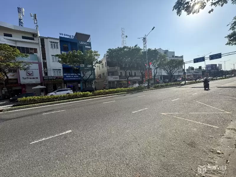 Nhà 3 tầng lô góc 3 mặt thoáng Nguyễn Văn Linh 105.5m2 giá 31.5 tỷ