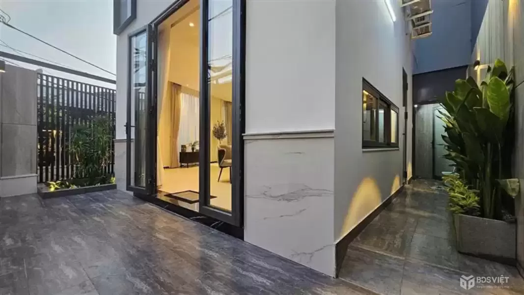 Nhà phố góc 2 mặt tiền lô nhất Dương Cát Lợi – xây mới 100%Cách Quận 7 chỉ 1 cây cầu, vị trí đẹp – thoáng mát-8,5×9,5m  Trệt 2 lầu + sân thượng + tum