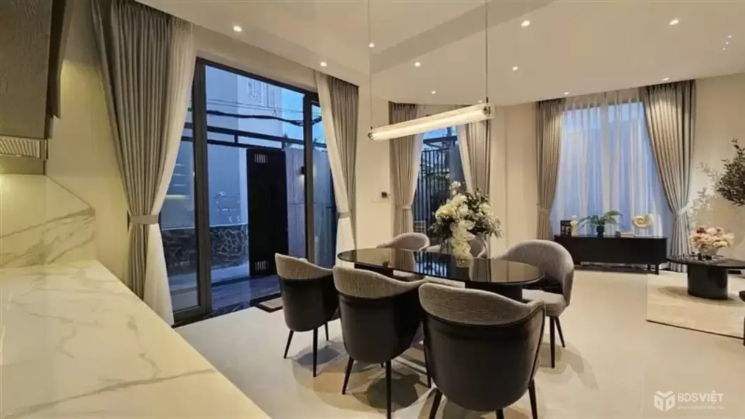 Nhà phố góc 2 mặt tiền lô nhất Dương Cát Lợi – xây mới 100%Cách Quận 7 chỉ 1 cây cầu, vị trí đẹp – thoáng mát-8,5×9,5m  Trệt 2 lầu + sân thượng + tum