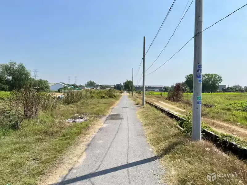 Bán đất thổ cư có tường rào bao quanh ở xã Đức Hòa Đông dt 360m2 giá 3 tỷ