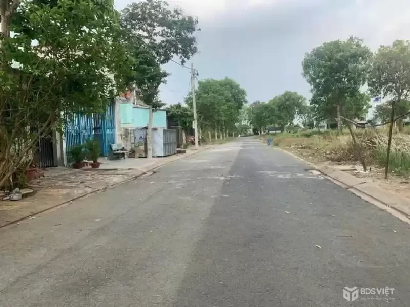 Bán nền thổ cư mt đường số 10 , KDC Hoàng Long , thị trấn Bến Lức dt 110m2 giá chốt 2 tỷ